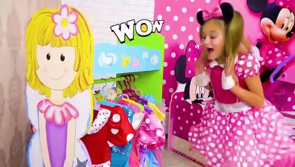 Sasha plays in Minnie Style Room and Max settled with her