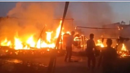 पीलीभीत: आग लगने से तीन छप्पर पोश घर जलकर हुए राख