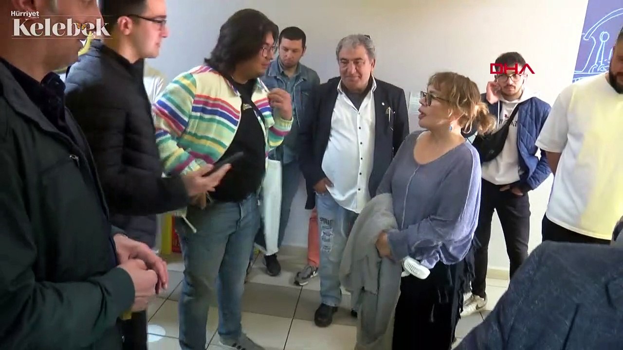 Sezen Aksu oyunu Beykoz'da kullandı, hayranları okul çıkışında anneler gününü kutladı