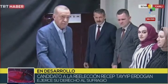 Presidente Erdogan, candidato a reelección, vota en comicios generales