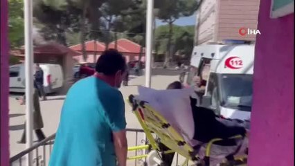 Yatağa bağımlı hastalar sedyeyle oy kullanmaya taşınıyor