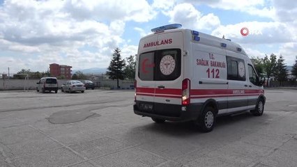 Hasta ve engelli seçmenler sağlık ekiplerinin yardımıyla sandığa gidiyor