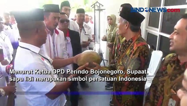 Unik! Partai Perindo Bojonegoro Daftarkan Bacalegnya Bawa Kelapa hingga Sapu Lidi