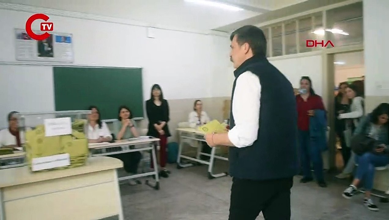 TİP Genel Başkanı Erkan Baş oyunu Kadıköy'de kullandı