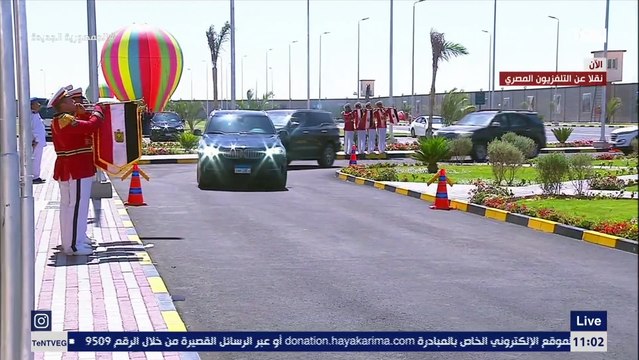 لحظة وصول الرئيس السيسي إلى منطقة شرق العوينات ليشهد بدء موسم حصاد القمح