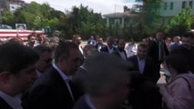 Ahmet Davutoğlu oy kullanırken açıklamalarda bulundu