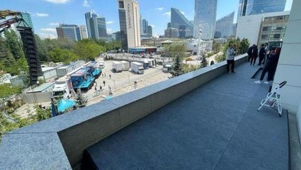 AK Parti Genel Merkezi'nde dikkat çeken hareketlilik! Balkonu hazırlamaya başladılar