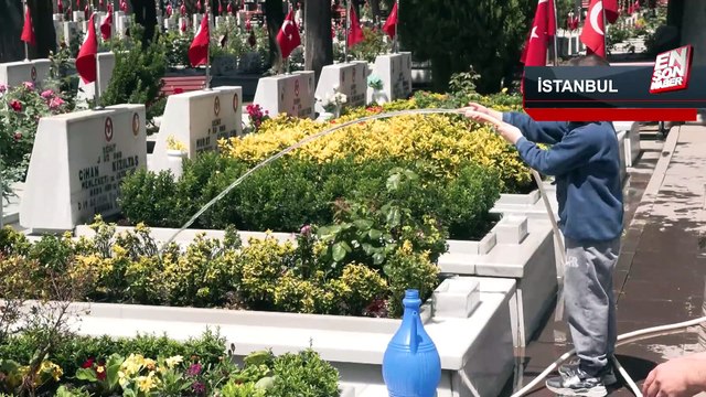 Edirnekapı Şehitliği’nde buruk anneler günü
