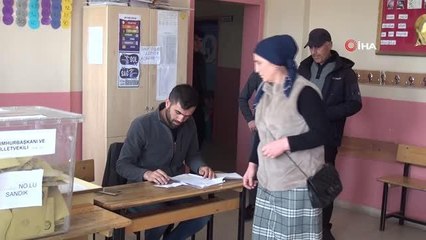 Bitlis'te Ahıska Türkleri oylarını kullandı