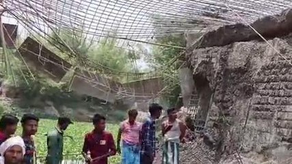 पूर्णिया: अधिकारी और संवेदक की लापरवाही से अर्धनिर्मित पुल हुआ ध्वस्त, लोगों में नाराजगी
