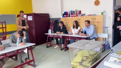 Sinema ve Dizi Oyuncusu Kıvanç Tatlıtuğ, Oyunu Göktürk'te Kullandı