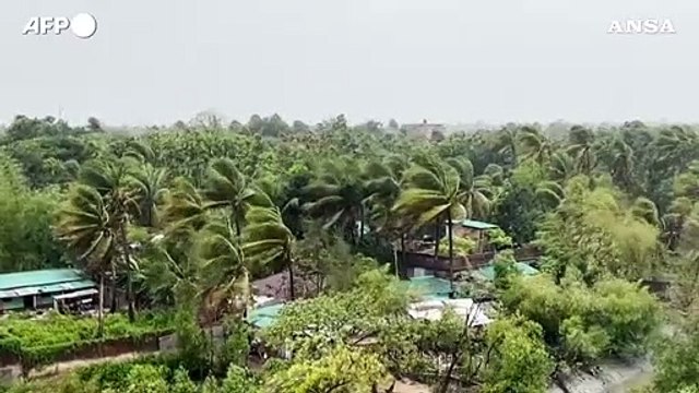 Il ciclone Mocha colpisce il Bangladesh, piogge e venti incessanti nella citta' di Teknaf