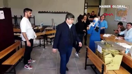 Oy kullanımı sırasında tavandan sıva parçaları düştü