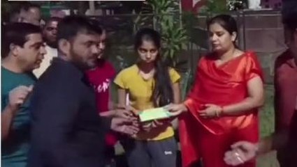 खंडवा: संजय सोनी के परिजनों को मिली आर्थिक सहायता,सड़क हादसे में हुई थी मौत