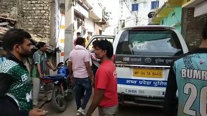 मां को नहाने का बोलकर गया और बाथरुम में छात्र ने फंदे पर झूलकर दे दी जान