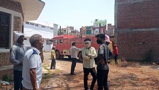 हाट रोड पर आग लगने की सूचना पर आधे घंटे बाद पहुंच सकी फायर ब्रिगेड