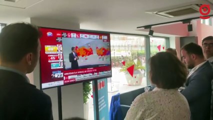 CHP Istanbul İl binasında ilk sonuçlar heyecanla takip ediliyor