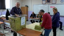 Sandıklar kapandı: Oy sayımı başladı