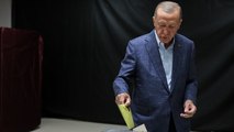 Erdogan and Kilicdaroglu cast votes in Turkish elections