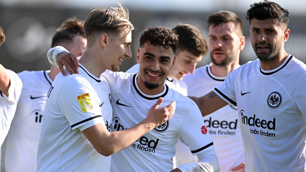 Jungadler fliegen Richtung Aufstieg: Frankfurts U 21 gewinnt Spitzenspiel klar