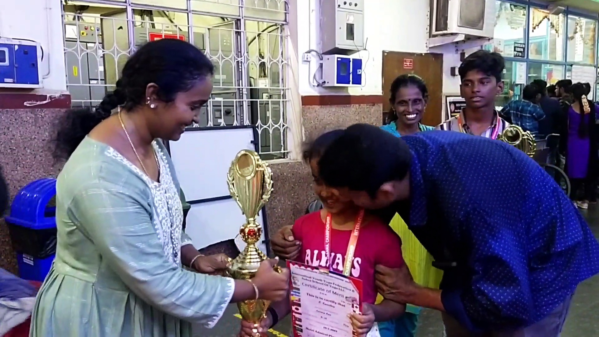 சர்வதேச யோக போட்டியில் தங்கம் பதக்கம்… மாணவ மாணவிகளுக்கு குவியும் பாராட்டுக்கள்!!
