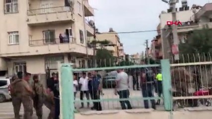 Скачать видео: Tarsus'ta oy sayımı sırasında kavga çıktı: 3 kişi bıçaklandı