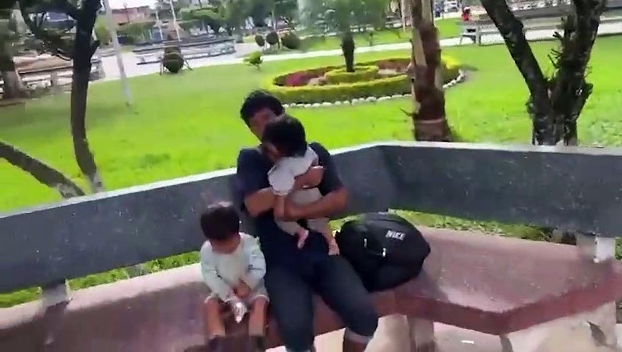 Padre de familia es abandonado con dos bebés de 1 y 2 años y a su vez le roban S600 Sin ningún sol me he quedado