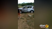 VÍDEO: Quatro pessoas ficam feridas após colisão entre dois carros no entrocamento da PB 400 e a BR 230, em Cajazeiras