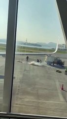Balão cai nas proximidades de avião em aeroporto brasileiro. Veja o vídeo