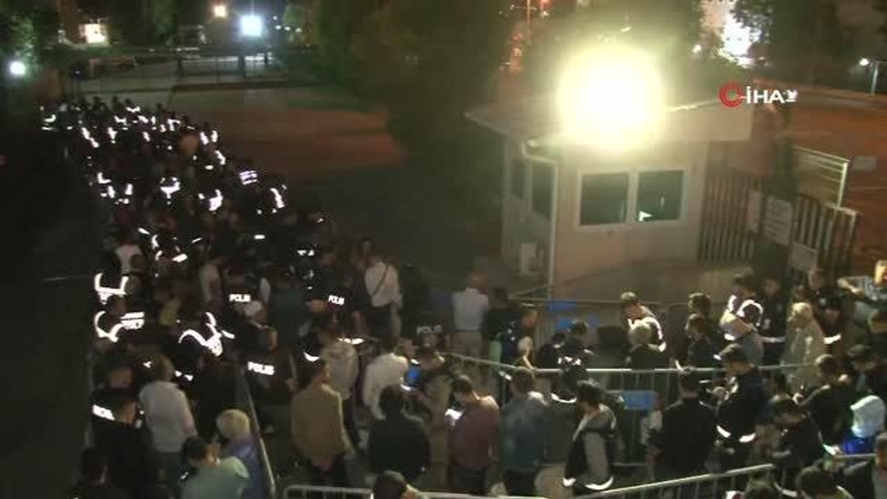 Diyarbakır'da oy torbaları kuyruğu oluştu