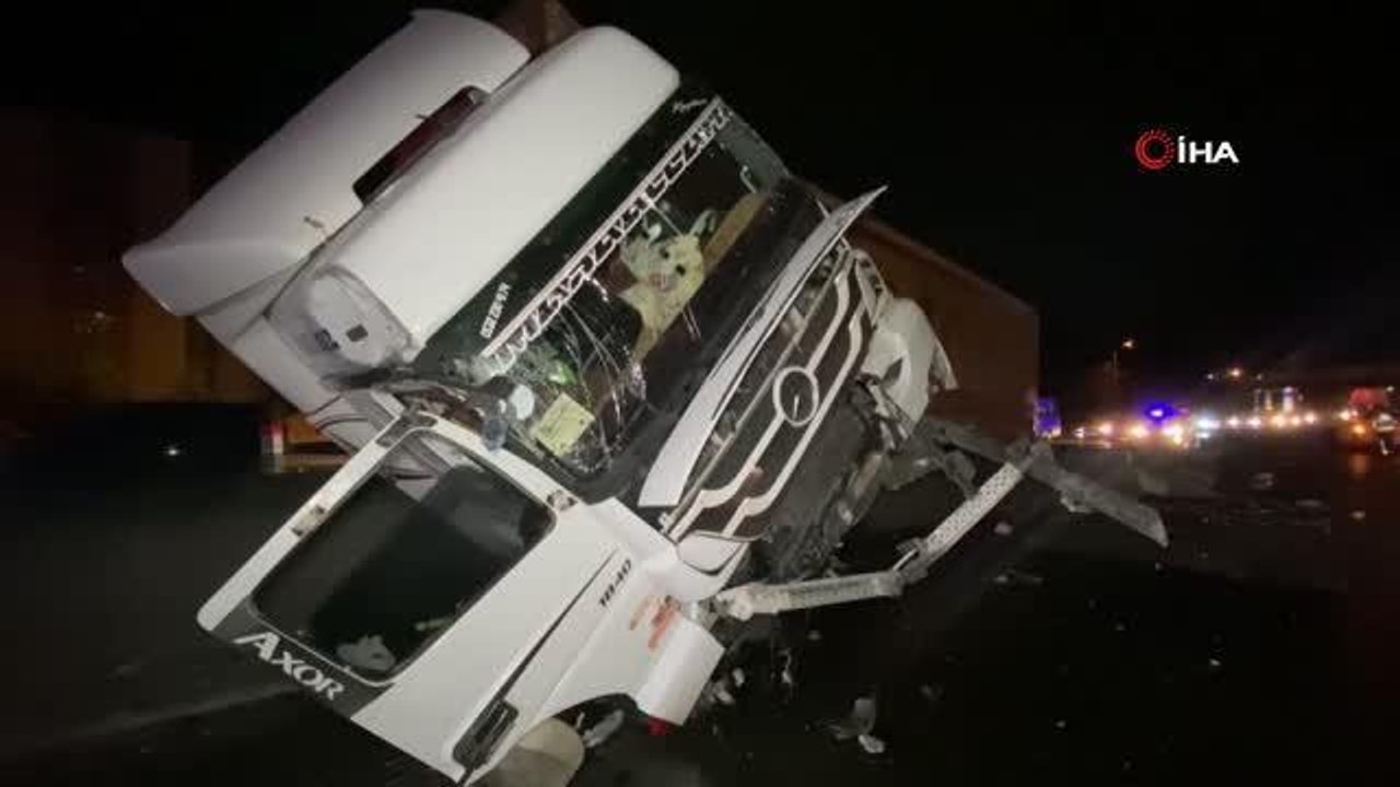 Tır sürücüsü feci kazadan burnu bile kanamadan kurtuldu
