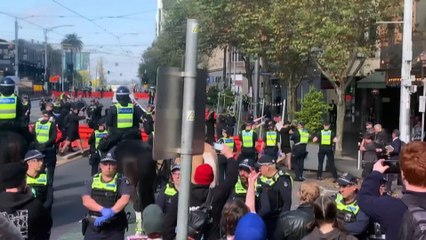 Calls to urgently ban Nazi salute after Melbourne rally