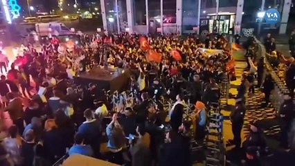 "Mustafa Kemal'in askerleriyiz" sloganlarıyla bekleyiş