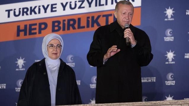 Son Dakika: Cumhurbaşkanı Erdoğan, AK Parti Genel Merkezi'nde balkon konuşması yaptı: Açık ara öndeyiz