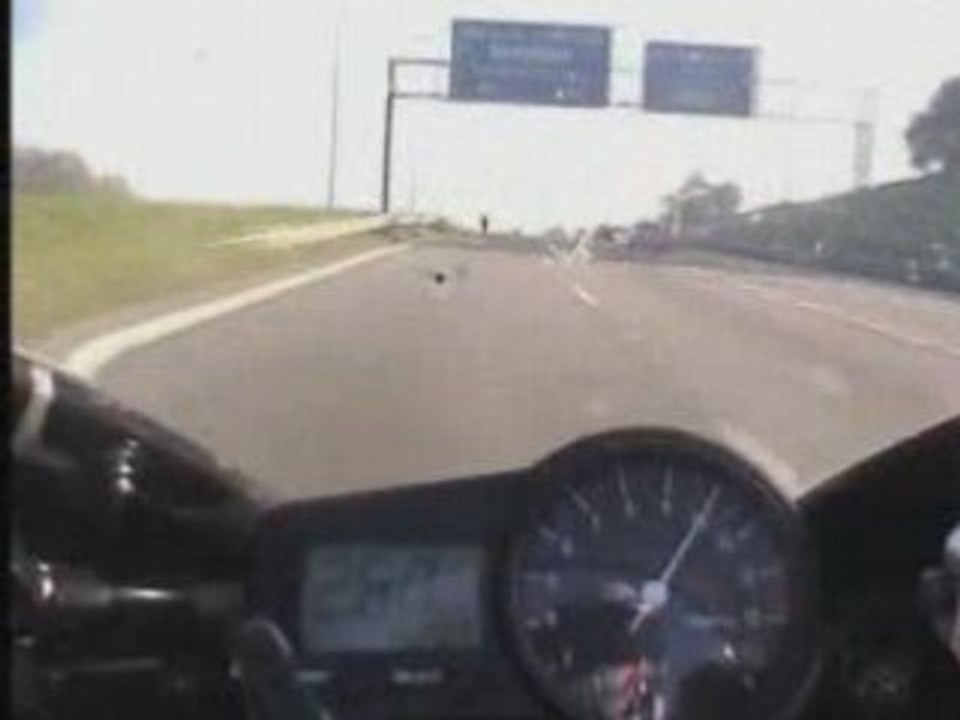 vitesse en moto sur 1 roue