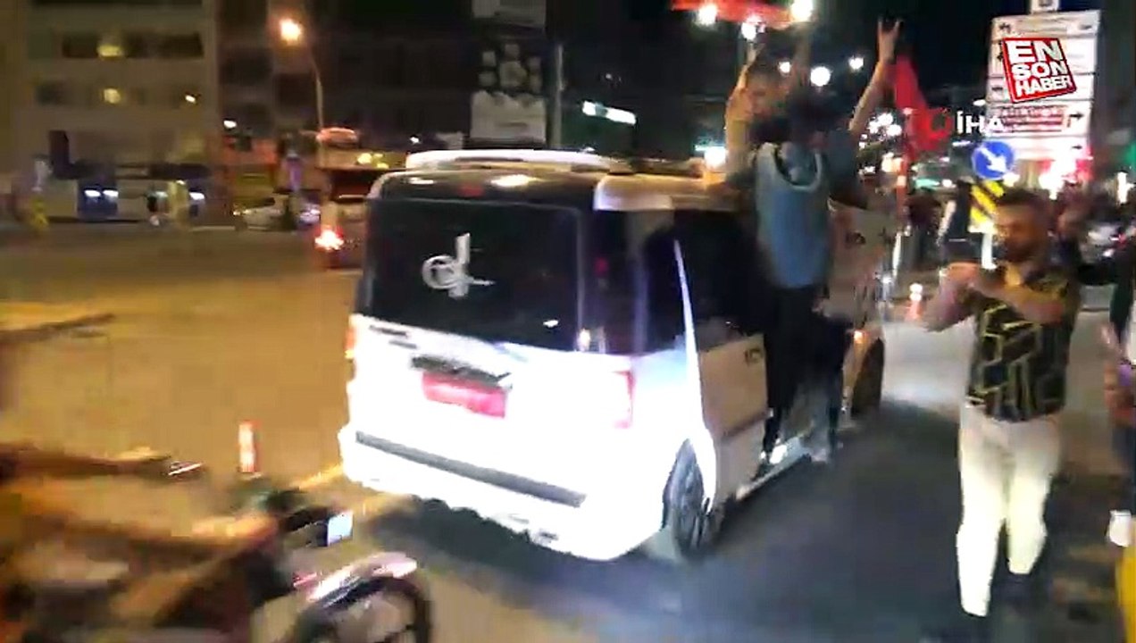 Şanlıurfa’da davullu zurnalı seçim kutlaması