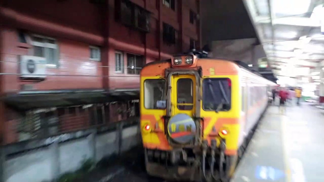 235次柴電列車最後一班列車抵達樹林站The last train of No. 235 diesel train arrived at Shulin Station #忠駝論壇 #fyp  #fypシ #train #railway #railroad