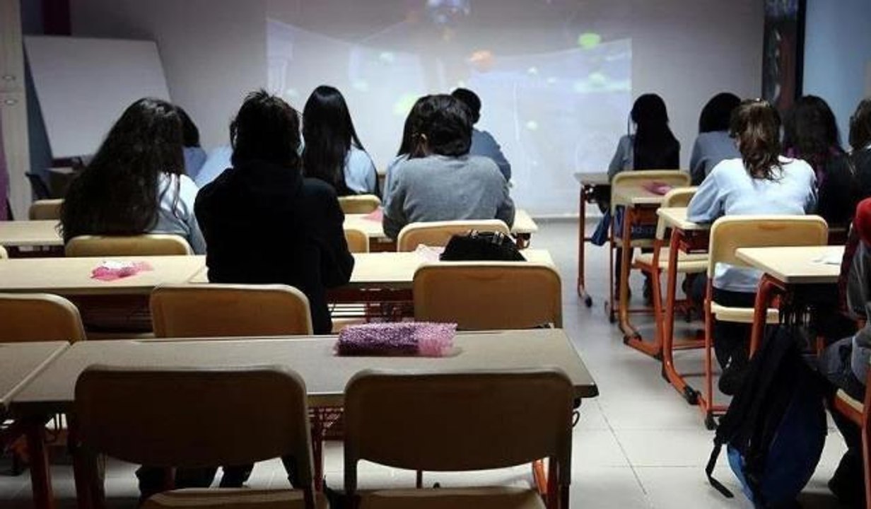 Bugün okullar tatil mi? 15 Mayıs okullar tatil edildi mi son dakika! Seçimden sonra okullar tatil mi?