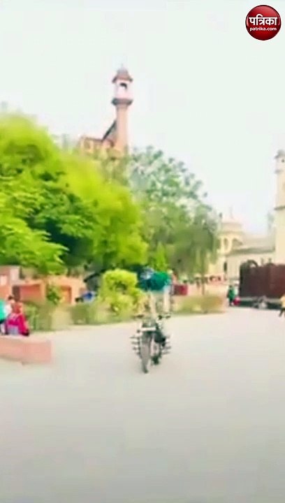 Viral Video: पुलिस को मुँह चिढ़ाते, हाथ में असलहा लिए स्टंट बाज़ी करते युवक का वीडियो वायरल