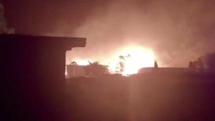 बांका: तेज आंधी के बीच लगी भीषण आग, 25 से अधिक घर जलकर हुए खाक