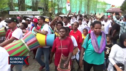 Descargar video: Tarian Papua Ramaikan Pendaftaran Bacaleg Papua Barat Daya