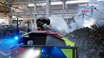 Depo yangınına müdahale için robot kullanıldı