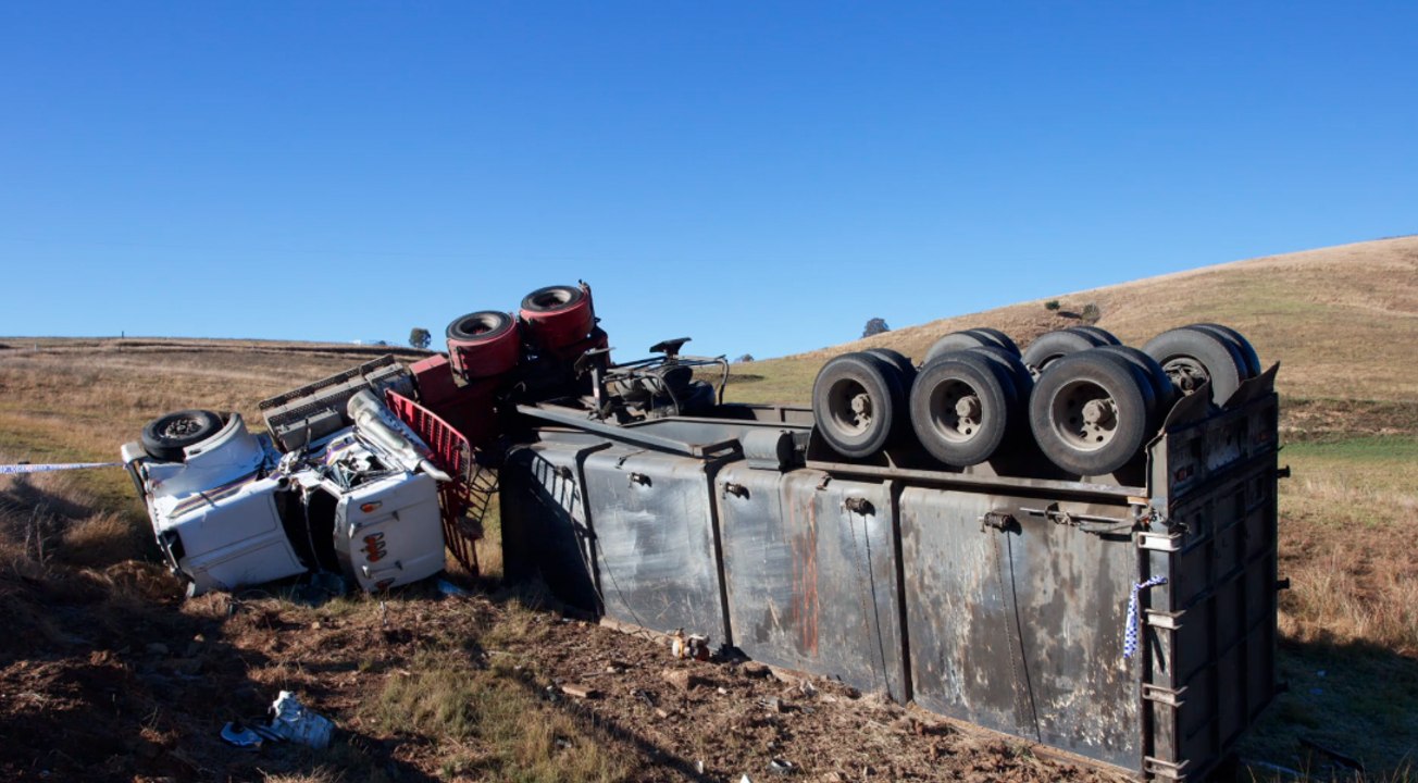 26 Tote bei Verkehrsunfall: Fahrer auf der Flucht
