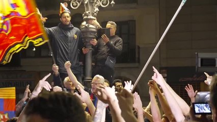 Barcelone - Le nom de Messi scandé pendant les festivités du titre