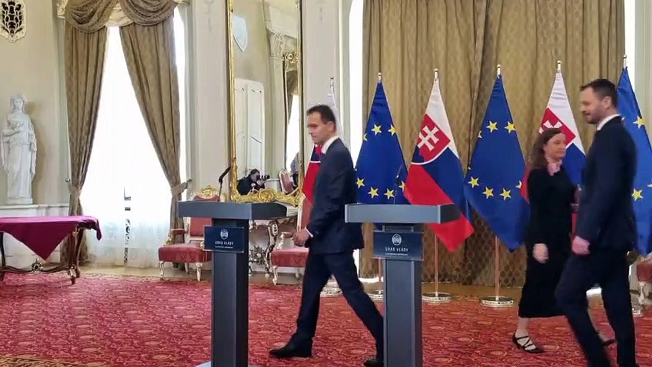 ZÁZNAM: Ľ. Ódor si prevzal od E. Hegera úrad vlády