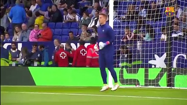 Ter Stegen, calentando en Cornellá-El Prat antes del derbi ante el Espanyol