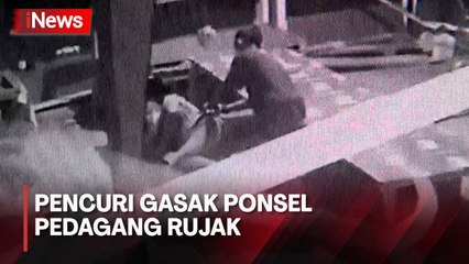 Detik-Detik Pencuri Gasak Ponsel Pedagang Rujak saat Tertidur Pulas di Pademangan