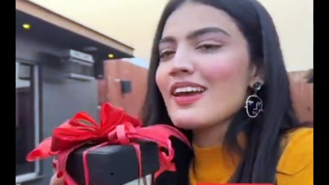 areeb ne diya iqra ko gift // sistrology