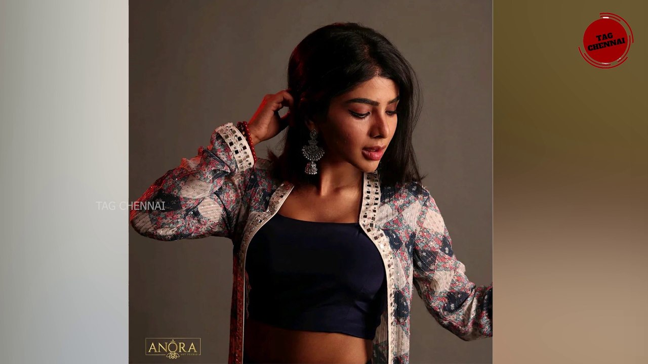 பளபளன்னு சைனிங் உடம்பு.. சப்த நாடியும் துடிக்குது.. முன்னழகை காட்டி மிரட்டும் பவித்ரா லட்சுமி..!! #pavithra #pavithralakshmi #actresses #tamil  #kollywood #shortvideo #photoshoot #cwc #vijaytv #cookwithcomali4