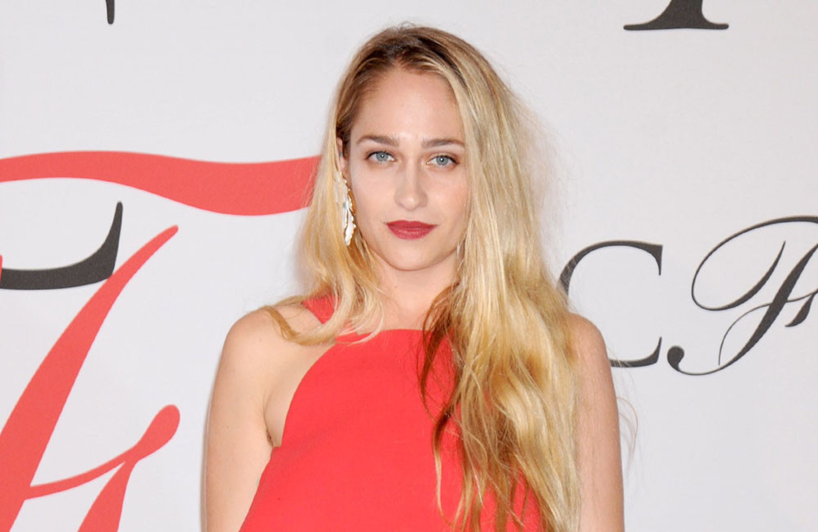 ⁣Jemima Kirke doesn't 'agree' with Penn Badgley's sex scene